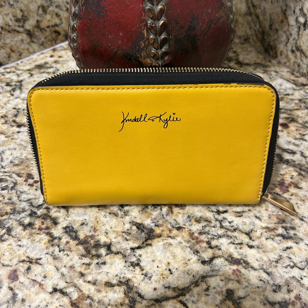 Kendall & Kylie Yellow Leather Wallet Sleek Design Clean!